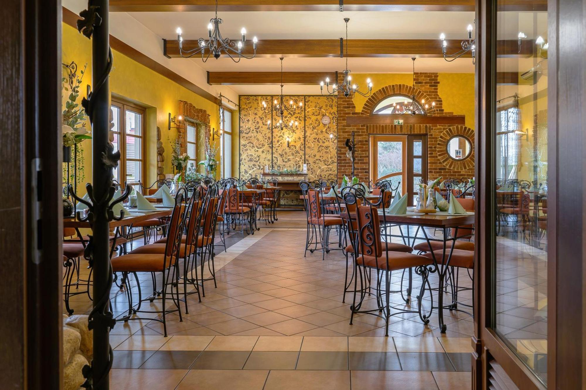 Zlota Jesien Restauracja I Noclegi Nad Jeziorem Kartuzy Extérieur photo